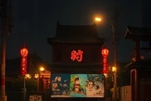 《南风知我意》横版封面，南方老街的骑楼与晾衣绳